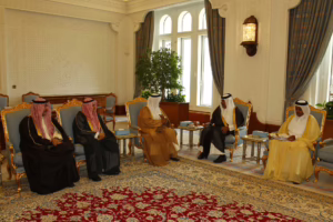 معالي رئيس مجلس الوزراء وزير الخارجية الشيخ حمد بن جاسم بن جبر آل ثاني يستقبل سفير دولة الكويت لدى قطر – 1 فبراير 2011