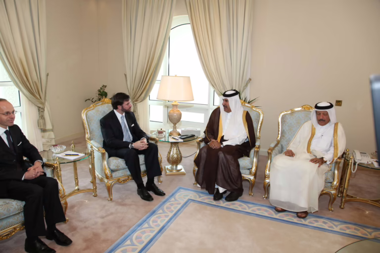 معالي رئيس مجلس الوزراء وزير الخارجية الشيخ حمد بن جاسم بن جبر آل ثاني يلتقي ولي عهد دوقية لوكسمبورغ الكبرى – 6 فبراير 2011