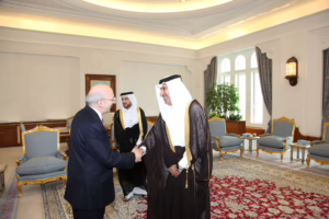 معالي رئيس مجلس الوزراء وزير الخارجية الشيخ حمد بن جاسم بن جبر آل ثاني يستقبل عمدة الحي المالي في مدينة لندن بالدوحة – 9 فبراير 2011