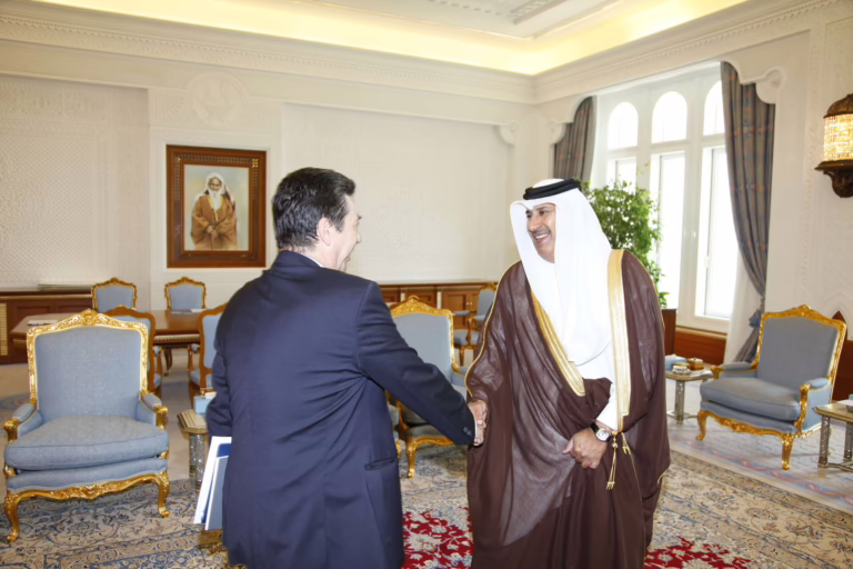 معالي رئيس مجلس الوزراء وزير الخارجية الشيخ حمد بن جاسم بن جبر آل ثاني يستقبل وزير الدولة في الجمهورية اليونانية – 21 فبراير 2011