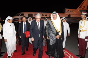 معالي رئيس مجلس الوزراء وزير الخارجية الشيخ حمد بن جاسم بن جبر آل ثاني يستقبل رئيس وزراء المملكة المغربية في مطار الدوحة – 22 فبراير 2011
