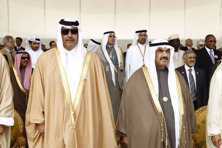 معالي رئيس مجلس الوزراء وزير الخارجية الشيخ حمد بن جاسم بن جبر آل ثاني في عرض الوفاء العسكري في دولة الكويت – 26 فبراير 2011