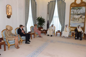 سمو الأمير الشيخ حمد بن خليفة آل ثاني يستقبل ملكة هولندا بياتريس في الدوحة – 9 مارس 2011