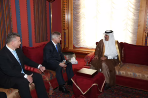 معالي رئيس مجلس الوزراء وزير الخارجية الشيخ حمد بن جاسم بن جبر آل ثاني يلتقي محافظ البنك المركزي البولندي في الدوحة – 28 مارس 2011