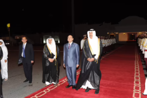 معالي رئيس مجلس الوزراء وزير الخارجية الشيخ حمد بن جاسم بن جبر آل ثاني يستقبل رئيس الوزراء المصري في الدوحة – 27 أبريل 2011