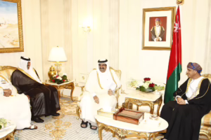 سمو الأمير الشيخ حمد بن خليفة آل ثاني يلتقي نائب رئيس الوزراء لشؤون مجلس الوزراء بسلطنة عمان فهد بن محمود آل سعيد في الرياض – 10 مايو 2011