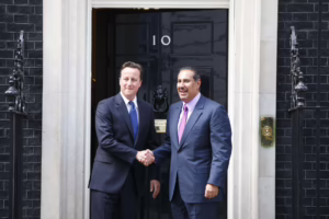 معالي رئيس مجلس الوزراء وزير الخارجية الشيخ حمد بن جاسم بن جبر آل ثاني يلتقي رئيس الوزراء البريطاني ديفيد كاميرون في لندن – 22 مايو 2011