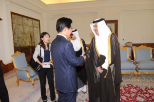 معالي رئيس مجلس الوزراء وزير الخارجية الشيخ حمد بن جاسم بن جبر آل ثاني يلتقي أمين لجنة الحزب الشيوعي الصيني لمنطقة شينجيانغ في الدوحة – 1 يونيو 2011