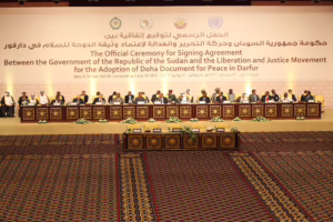 سمو الأمير الشيخ حمد بن خليفة آل ثاني يشهد توقيع وثيقة الدوحة للسلام في دارفور في الدوحة – 14 يوليو 2011
