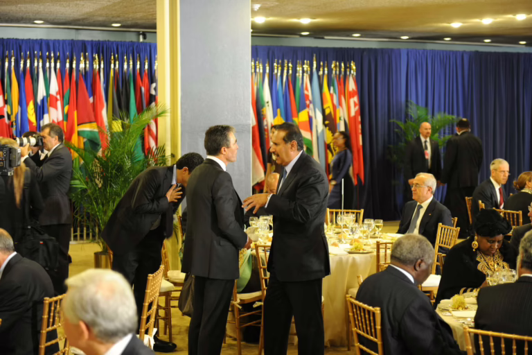 سمو الأمير الشيخ حمد بن خليفة آل ثاني يشارك في حفل عشاء لأعضاء الأمم المتحدة في نيويورك – 21 سبتمبر 2011