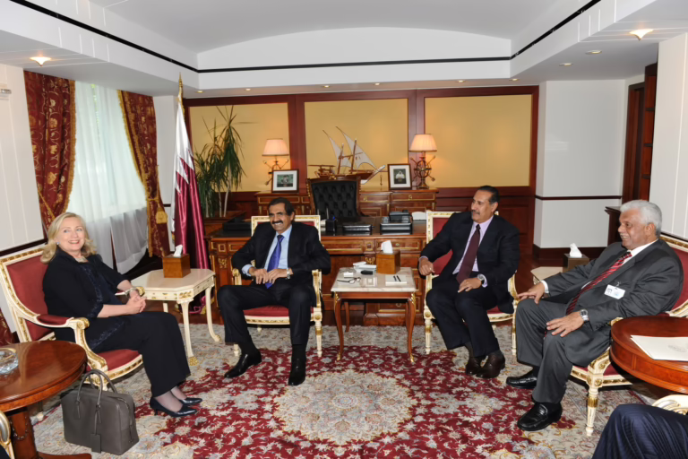 سمو الأمير الشيخ حمد بن خليفة آل ثاني يستقبل وزيرة الخارجية الأمريكية هيلاري كلينتون في نيويورك – 22 سبتمبر 2011