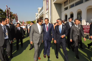 سمو الأمير الشيخ حمد بن خليفة آل ثاني يشهد منافسات اليوم الختامي لجائزة قطر لقوس النصر للخيل في باريس – 2 أكتوبر 2011