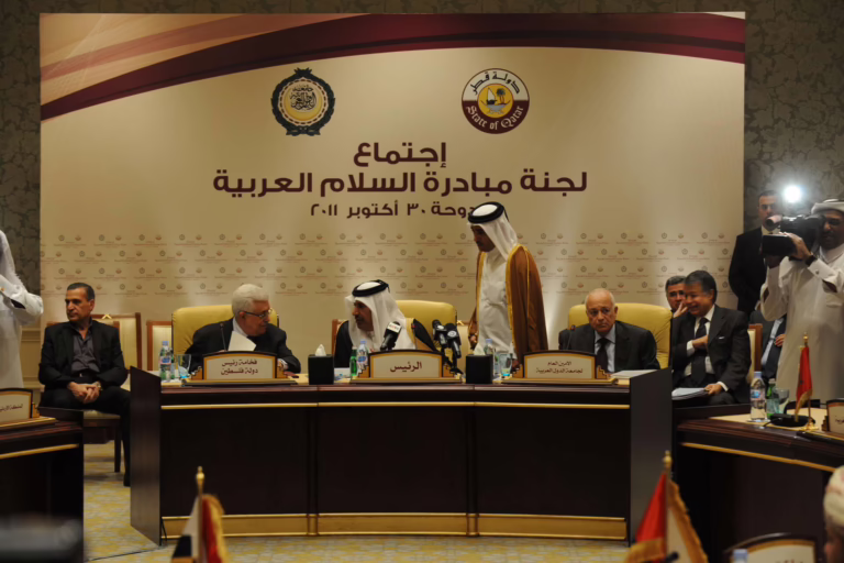 معالي رئيس مجلس الوزراء وزير الخارجية الشيخ حمد بن جاسم بن جبر آل ثاني يترأس اجتماع لجنة مبادرة السلام العربية في الدوحة – 30 أكتوبر 2011