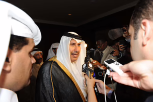 معالي رئيس مجلس الوزراء وزير الخارجية الشيخ حمد بن جاسم بن جبر آل ثاني يعقد مؤتمرًا صحفيًا في الدوحة – 30 أكتوبر 2011