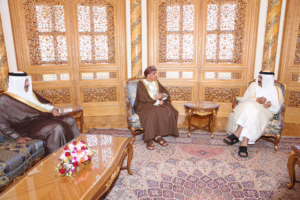 سمو الأمير الشيخ حمد بن خليفة آل ثاني يلتقي نائب رئيس مجلس الوزراء العماني فهد بن محمود آل سعيد في مسقط – 15 ديسمبر 2011