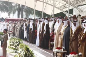 سمو الأمير الشيخ حمد بن خليفة آل ثاني يشهد العرض العسكري بمناسبة اليوم الوطني في الدوحة – 18 ديسمبر 2011