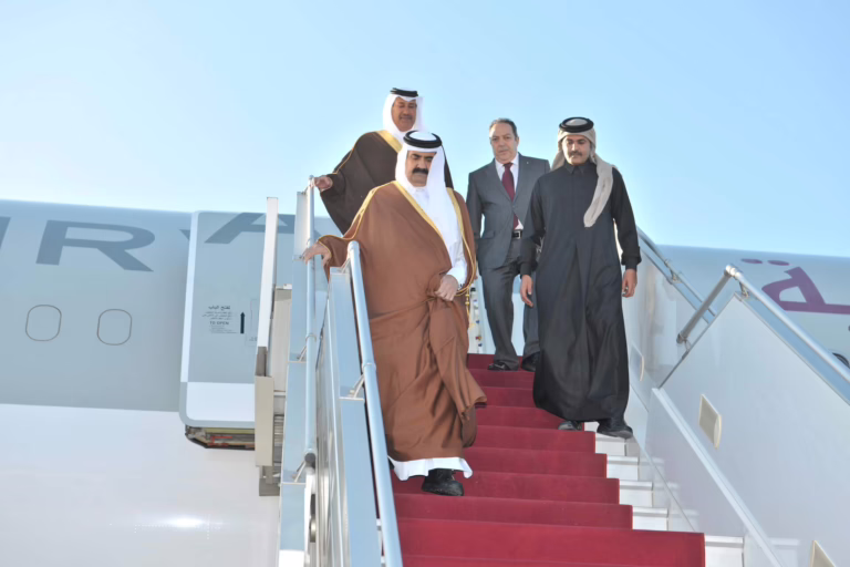 سمو الأمير الشيخ حمد بن خليفة آل ثاني يصل إلى الجزائر في زيارة رسمية – 7 يناير 2013