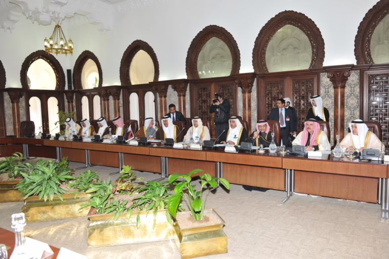 معالي رئيس مجلس الوزراء وزير الخارجية الشيخ حمد بن جاسم بن جبر آل ثاني يعقد جلسة مباحثات مع رئيس وزراء الجزائر في الجزائر – 7 يناير 2013