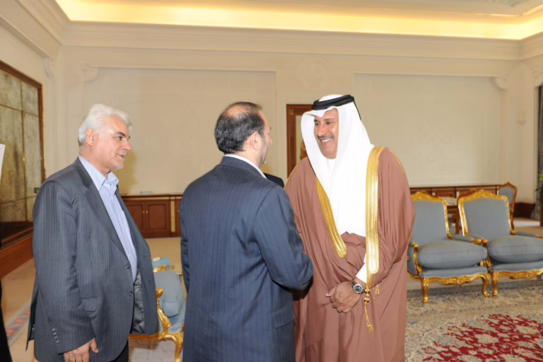 معالي رئيس مجلس الوزراء وزير الخارجية الشيخ حمد بن جاسم بن جبر آل ثاني يستقبل مساعد الرئيس الإيراني علي سعيد لو في الدوحة – 13 يناير 2013