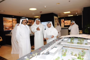 سمو الأمير الشيخ حمد بن خليفة آل ثاني يتفقد أعمال تطوير محطات مترو المدينة التعليمية في الدوحة – 31 يناير 2013