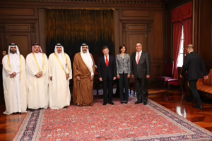 سمو الأمير الشيخ حمد بن خليفة آل ثاني يلتقي رئيس جمهورية كولومبيا في بوغوتا – 15 فبراير 2013