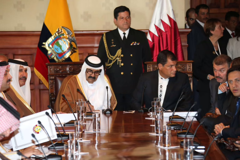 سمو الأمير الشيخ حمد بن خليفة آل ثاني يصل إلى الإكوادور في زيارة رسمية – 16 فبراير 2013