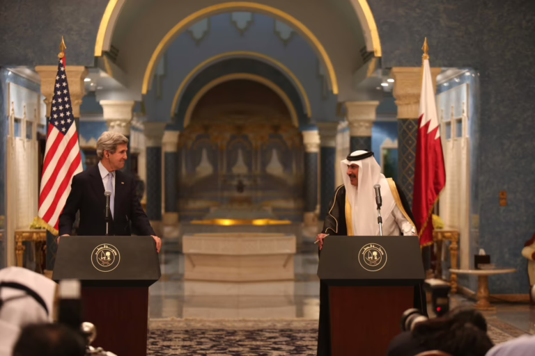 معالي رئيس مجلس الوزراء وزير الخارجية الشيخ حمد بن جاسم بن جبر آل ثاني يستقبل وزير الخارجية الأمريكي في الدوحة – 5 مارس 2013