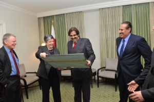 سمو الأمير الشيخ حمد بن خليفة آل ثاني يلتقي وزيرة الأمن الداخلي الأمريكية في واشنطن – 24 أبريل 2013