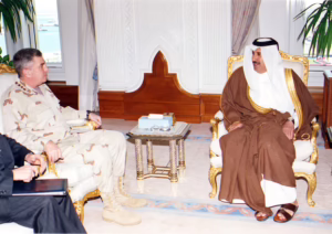 معالي النائب الأول لرئيس مجلس الوزراء وزير الخارجية الشيخ حمد بن جاسم بن جبر آل ثاني يلتقي قائد القيادة المركزية للقوات الأمريكية في الدوحة – 17 فبراير 2005