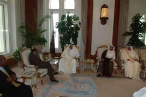 سمو الأمير الشيخ حمد بن خليفة آل ثاني يستقبل رئيس وزراء إثيوبيا في الدوحة – 21 فبراير 2005