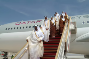 سمو الأمير الشيخ حمد بن خليفة آل ثاني يصل إلى أبوظبي في زيارة رسمية إلى دولة الإمارات العربية المتحدة – 6 مارس 2005