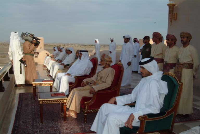 سمو الأمير الشيخ حمد بن خليفة آل ثاني يشهد الحفل التراثي الذي أقامه السلطان قابوس في مسقط – 15 مارس 2005