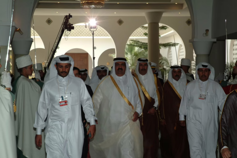 سمو الأمير الشيخ حمد بن خليفة آل ثاني يشارك في الجلسة الختامية للقمة العربية السابعة عشرة في الجزائر – 23 مارس 2005