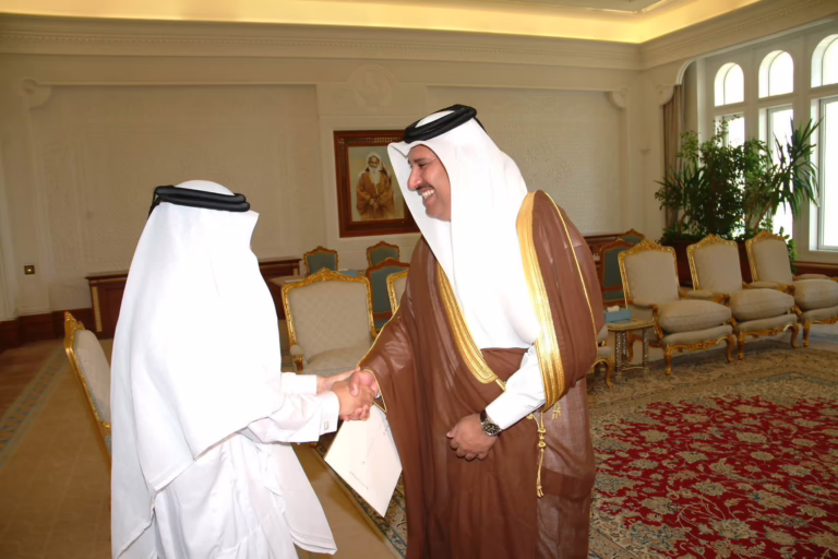 معالي النائب الأول لرئيس مجلس الوزراء وزير الخارجية الشيخ حمد بن جاسم بن جبر آل ثاني يستقبل عضو مجلس النواب الياباني في الدوحة – 3 أبريل 2005