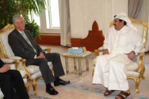 معالي النائب الأول لرئيس مجلس الوزراء وزير الخارجية الشيخ حمد بن جاسم بن جبر آل ثاني يستقبل جواه شوك تونغ في الدوحة – 10 أبريل 2005