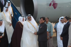 سمو الأمير الشيخ حمد بن خليفة آل ثاني يصل إلى نيودلهي في زيارة رسمية إلى الهند – 13 أبريل 2005