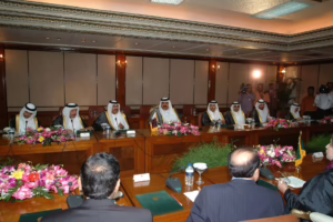 سمو الأمير الشيخ حمد بن خليفة آل ثاني يعقد جلسة مباحثات مع رئيسة وزراء بنغلاديش في دكا – 15 أبريل 2005