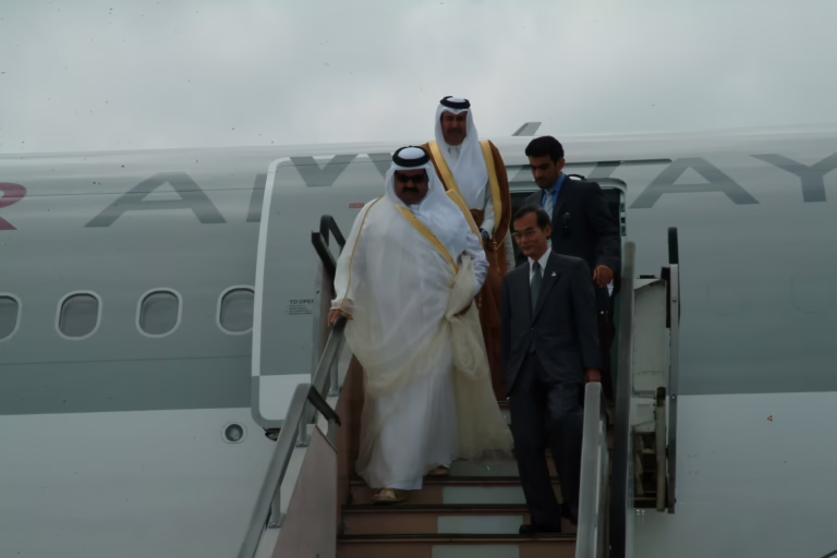 سمو الأمير الشيخ حمد بن خليفة آل ثاني يصل إلى ناغويا في اليابان – 7 يونيو 2005