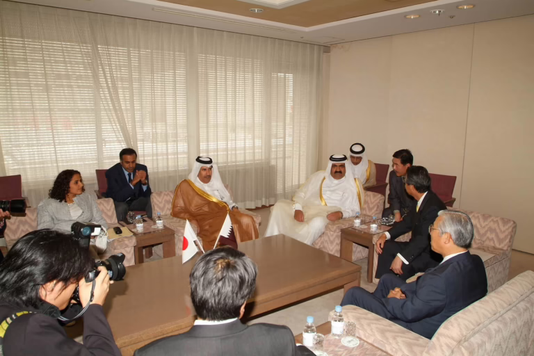 سمو الأمير الشيخ حمد بن خليفة آل ثاني يزور مقر صحيفة يوميوري شيمبون في طوكيو – 8 يونيو 2005