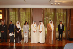 سمو الأمير الشيخ حمد بن خليفة آل ثاني يحضر مأدبة عشاء أقامها رئيس وزراء اليابان في طوكيو – 8 يونيو 2005