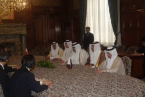 سمو الأمير الشيخ حمد بن خليفة آل ثاني يجتمع مع رئيس مجلس النواب الياباني في طوكيو – 9 يونيو 2005
