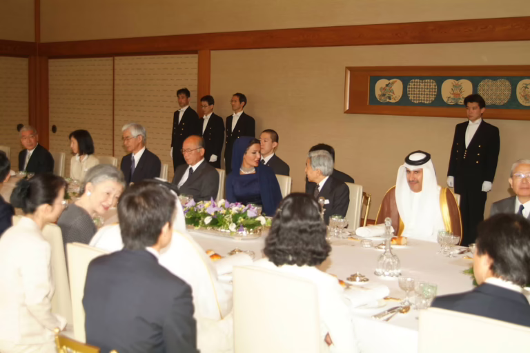 سمو الأمير الشيخ حمد بن خليفة آل ثاني يلتقي إمبراطور اليابان في طوكيو – 9 يونيو 2005