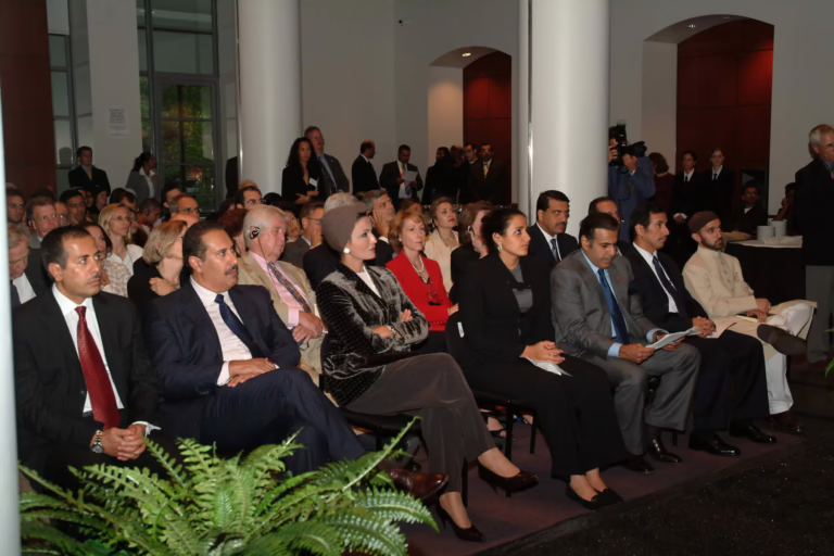 سمو الأمير الشيخ حمد بن خليفة آل ثاني يزور جامعة نيويورك في نيويورك – 13 سبتمبر 2005