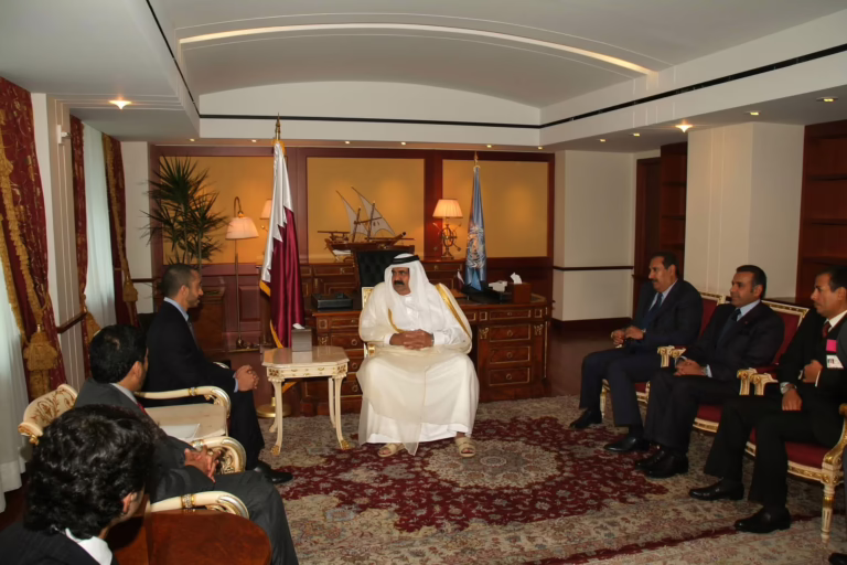 سمو الأمير الشيخ حمد بن خليفة آل ثاني يلتقي الشيخ عبد الله بن زايد آل نهيان في نيويورك – 16 سبتمبر 2005