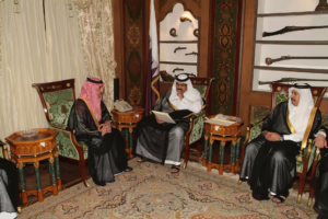 سمو الأمير الشيخ حمد بن خليفة آل ثاني يتسلّم رسالة من رئيس دولة الإمارات في الدوحة – 25 أكتوبر 2005