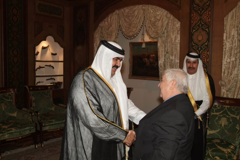 سمو الأمير الشيخ حمد بن خليفة آل ثاني يستقبل وليد المعلم في الدوحة – 30 أكتوبر 2005