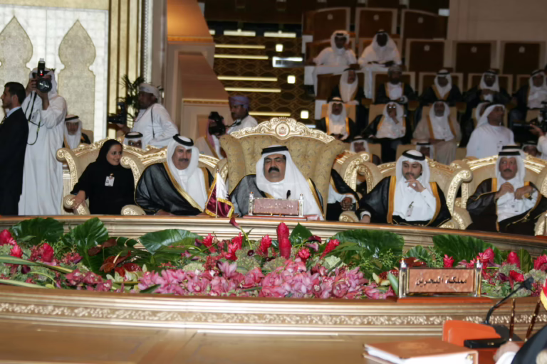 سمو الأمير الشيخ حمد بن خليفة آل ثاني يشارك في القمة الخليجية السادسة والعشرين في أبوظبي – 18 ديسمبر 2005