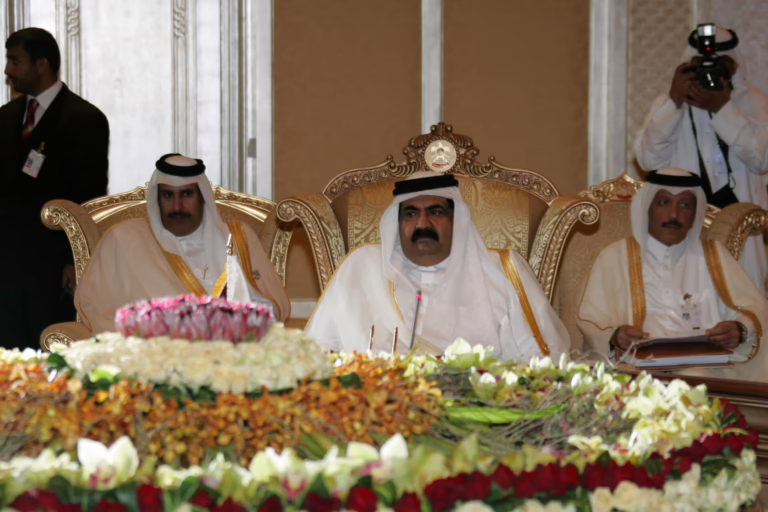 سمو الأمير الشيخ حمد بن خليفة آل ثاني يشارك في الجلسة المغلقة والختامية للقمة الخليجية السادسة والعشرين في أبوظبي – 19 ديسمبر 2005