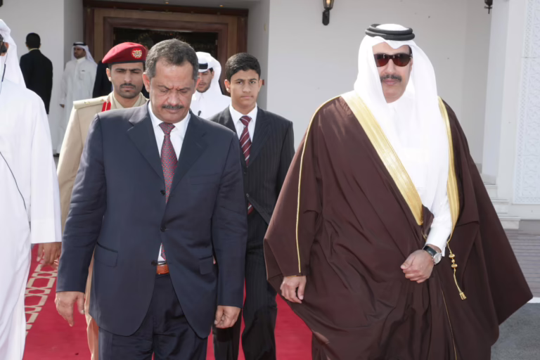 معالي رئيس مجلس الوزراء وزير الخارجية الشيخ حمد بن جاسم بن جبر آل ثاني يودّع علي محمد مجور في الدوحة – 30 يناير 2008