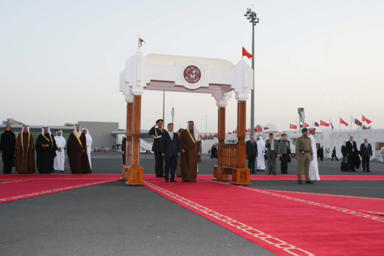 سمو الأمير الشيخ حمد بن خليفة آل ثاني يستقبل الرئيس التركي عبد الله غول في الدوحة – 5 فبراير 2008